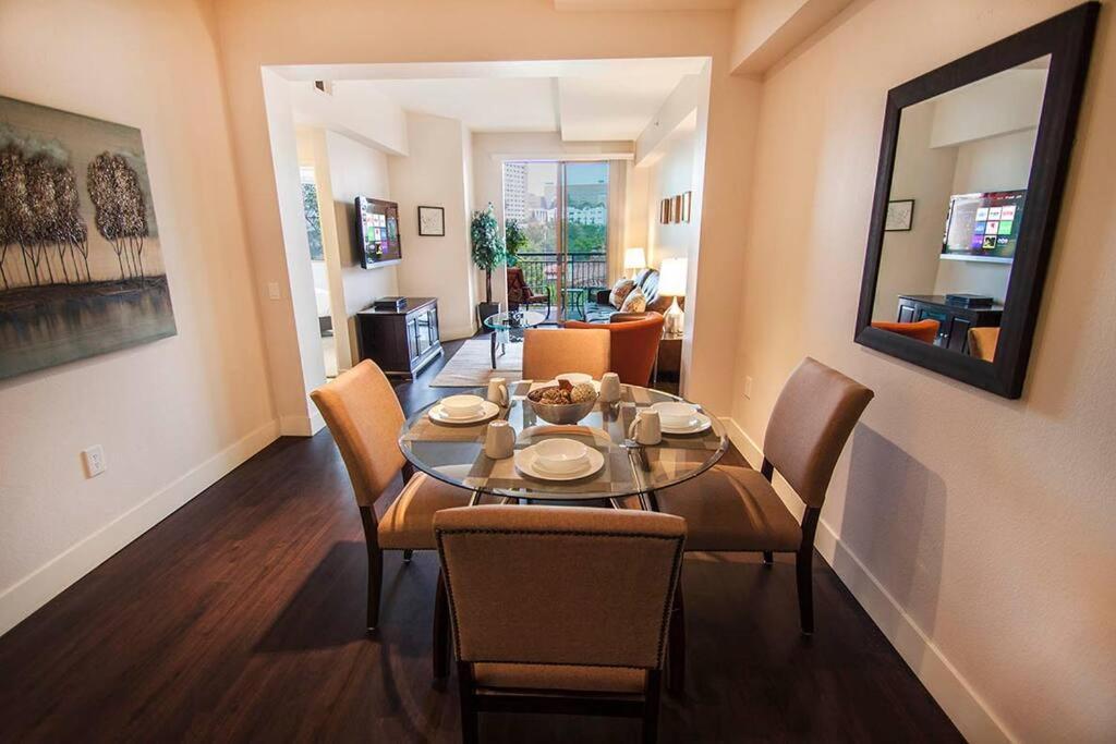 Large 2 Bed -2 Bath On Wilshire Corridor - S Apartment Los Angeles