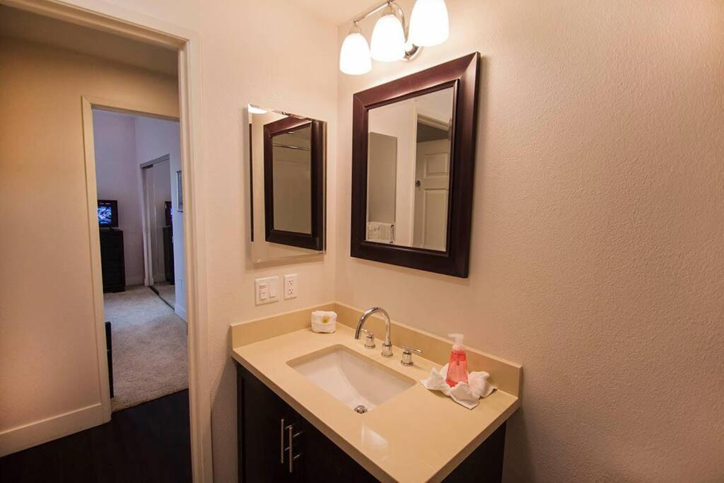 Large 2 Bed -2 Bath On Wilshire Corridor - S *
