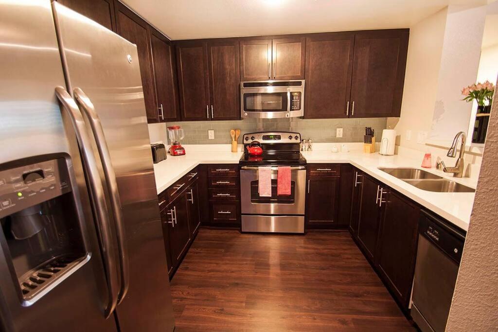Apartment Large 2 Bed -2 Bath On Wilshire Corridor - S Los Angeles
