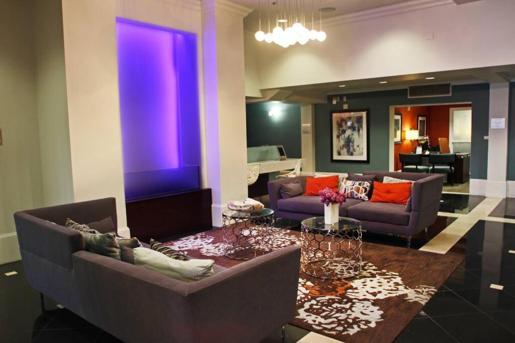 Large 2 Bed -2 Bath On Wilshire Corridor - S Apartment