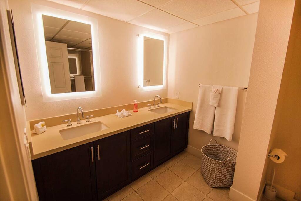 Large 2 Bed -2 Bath On Wilshire Corridor - S Los Angeles