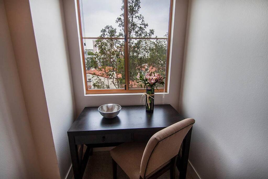 Large 2 Bed -2 Bath On Wilshire Corridor - S *