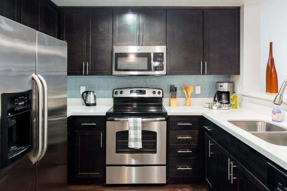 Large 2 Bed -2 Bath On Wilshire Corridor - S Apartment