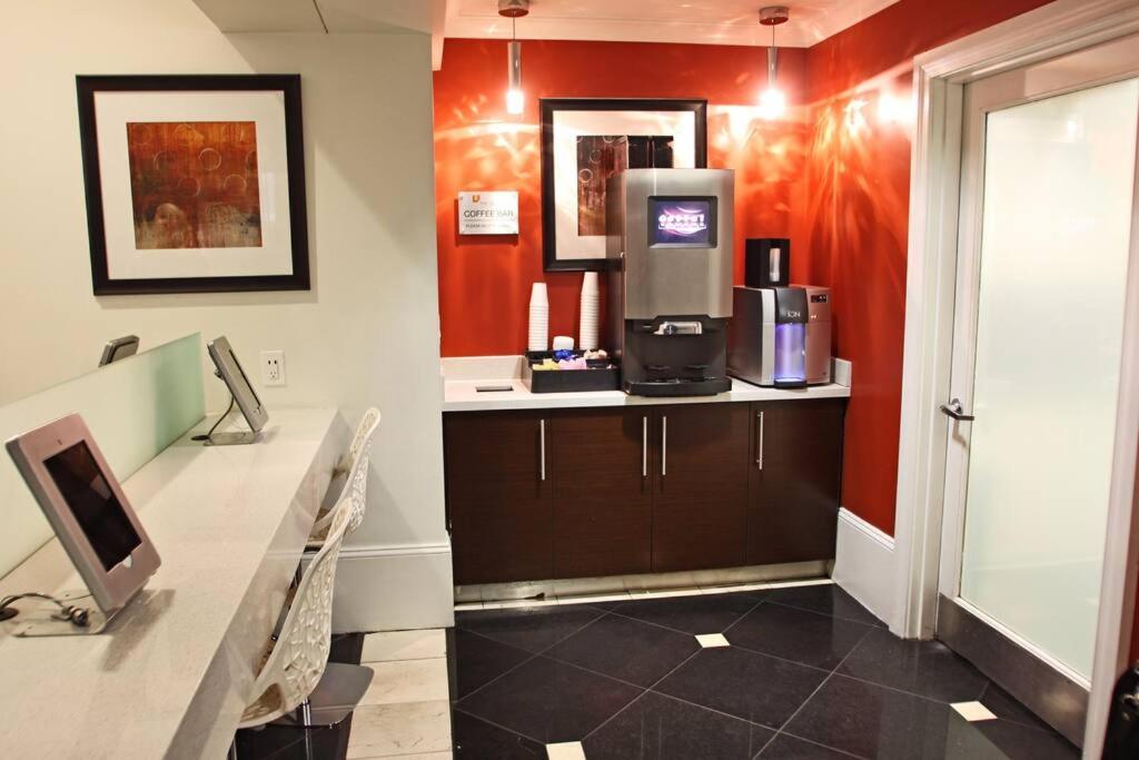 Apartment Large 2 Bed -2 Bath On Wilshire Corridor - S Los Angeles