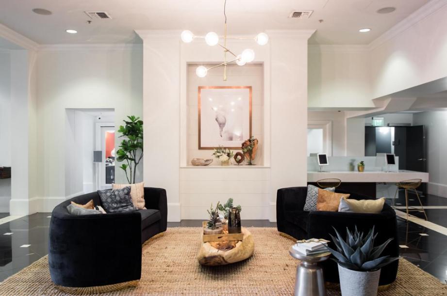 Large 2 Bed -2 Bath On Wilshire Corridor - S Apartment